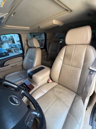 2008 Chevrolet Suburban LTZ - $5,500 (brooklyn)63614395092611124