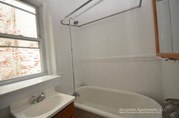$3,495 / 4br - Brighton 3 Split unit with NO BROKER FEE. Heat HW included. (Brighton)63810039732867123
