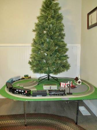 Lionel train and platform 1