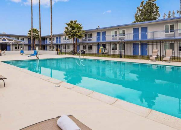 $550 / 1br - One Bedroom // NEW SPECIALS - CALL! // Free Parking, 24 hours (Sacramento)63844738806019124