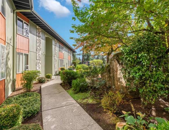 $1,595 / 2br - TOUR & SAVE $300 - Unique 2B - Newly Remodeled, Spacious Layouts (Milwaukie Heights)63999452445443121
