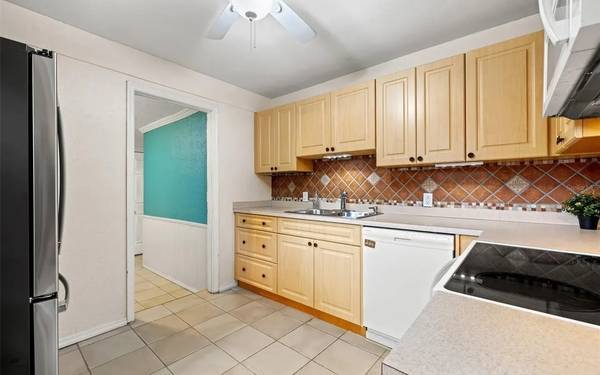 $1,450 / 1br - 825ft2 - One bedroom, two bath 55+ condo available at Village on the G (Clearwater)64002493573251122