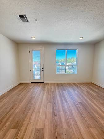 $1,199 Beautiful Studio (Millcreek)63969198292866120