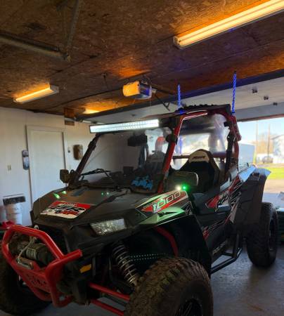 2016 Polaris RZR 1000 Highlifter 1