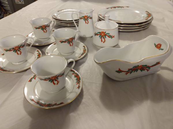 Dinnerware 4 PC Place Setting Poinsettia and Ribbons 1