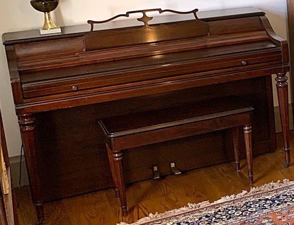 Wurlitzer Spinet Piano 1