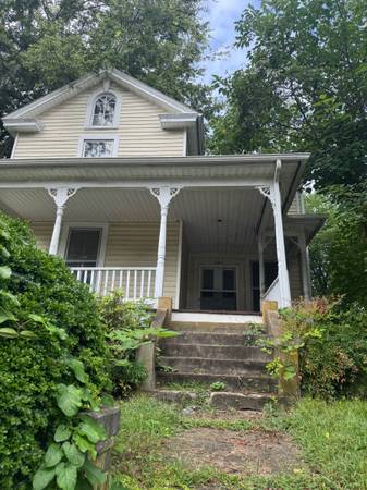 $1,100 / 2br - Hermosa casa unifamiliar (Brookneal)63852072058881120