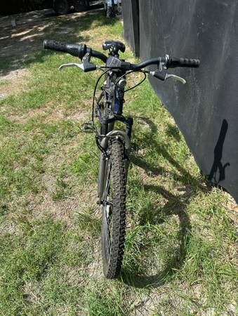 Mongoose Bicycle 2.1 Ledge 1