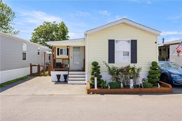 $149,900 / 2br - 896ft2 - Home in East Providence for Sale (63 East Drive)64002828562435120