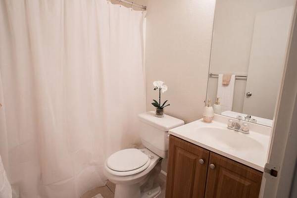 $2,249 / 2br - 900ft2 - Mascotas Bienvenidas, Cerca de Compras, Restaurantes y Actividades Recreativas (santa rosa)63695896846979123