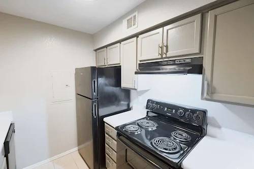 $949 / 1br - 530ft2 - 1/bd 1/ba, Pet Waste Stations, Fort Worth TX (350 Shady Ln Dr, Fort Worth, TX)
