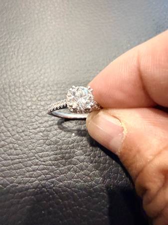 Perfect conditon engagement ring 1