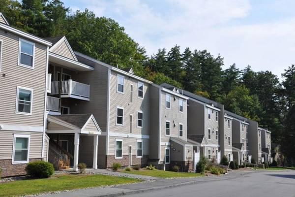 $2,515 / 2br - 875ft2 - Online Payments Available, Dishwasher, Parking (42 Wolf Rd, Lebanon, NH, USA, Lebanon, NH)63656227873409123
