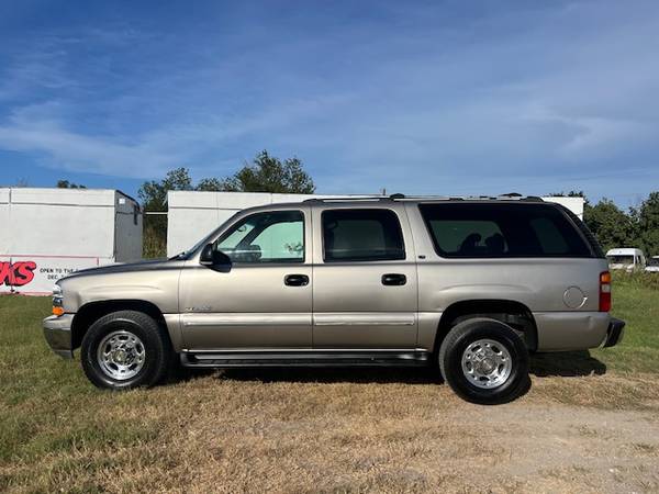 2000 Chevrolet Suburban 2500 LS 2WD 6.0L - $8,970 (New Braunfels)63439654825217121