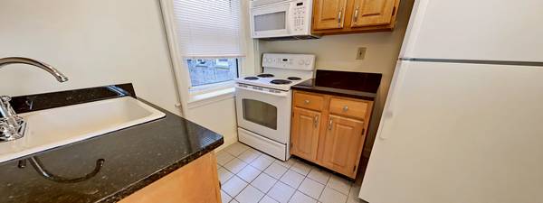 $2,700 / 1br - Fenway 1BR w/ Hardwood Floors + Parking - 10/1 – $2,700 (Boston)63996833926018124