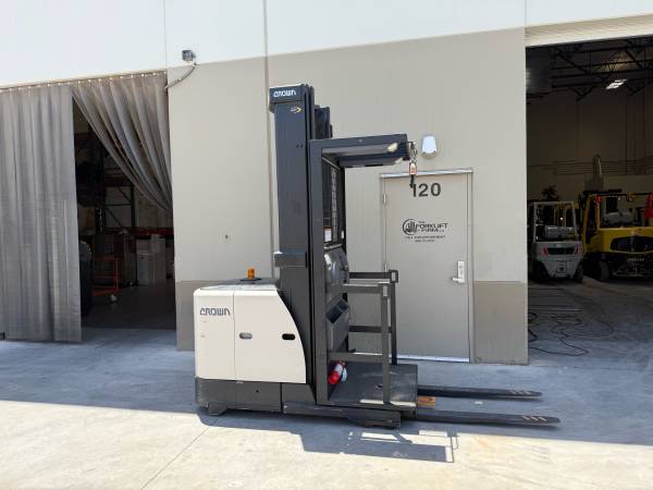 2016 Crown Warehouse Order Picker Forklift Fork Lift 1