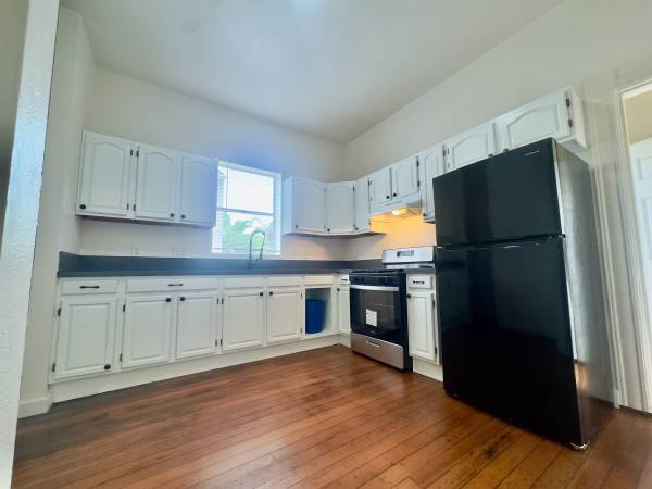 $2,995 / 3br - 1000ft2 - W. Oak Flat 3/2 Parking Lavandería En Unidad Mascotas Permitidas Debe Ver! (oakland west)63658029553155120