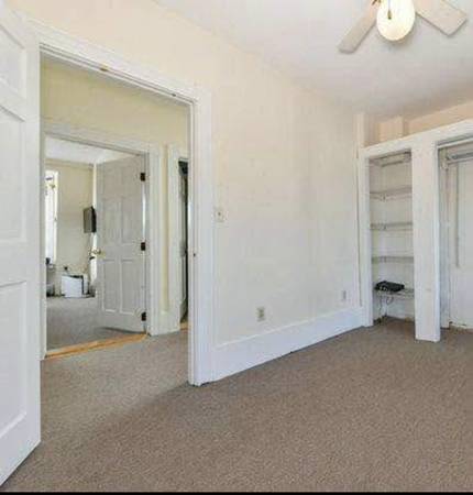 $1,100 / 3br - Un dormitorio en un apartamento de 3 habitaciones a pie de la estación Broadway/ Línea Roja63839291839873124