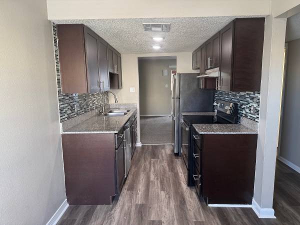 $1,417 / 2br - 1092ft2 - 🌟 Unit 205: Live the Luxe Life at an Affordable Price! 🏙️ (Metairie)63791871034497122