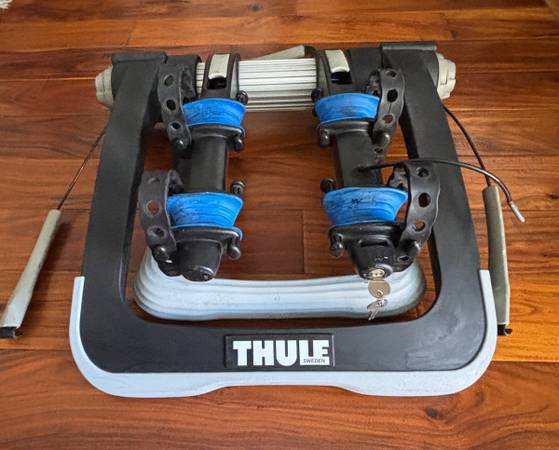 Thule 9001 XT Raceway Two bicycle trunk carrier with keys 1