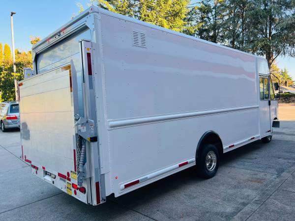 2016 Ford E-450 UTILIMASTER MT45 - Photo 7