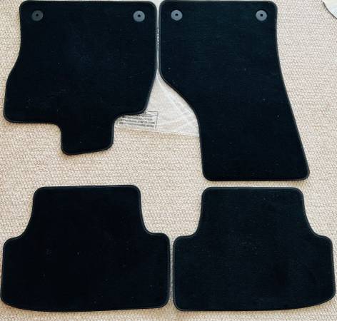 New Volkswagen Floor Carpets Mats for Golf Mk7 2015-2021 1