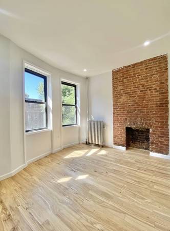 $2,995 / 1br - Charming 1BR with Bay Windows & French Doors | NO FEE | (Crown Heights)63816576053121121