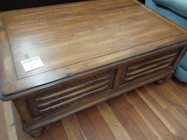 New Estate Loads>Storage Coffee Table Chest 1