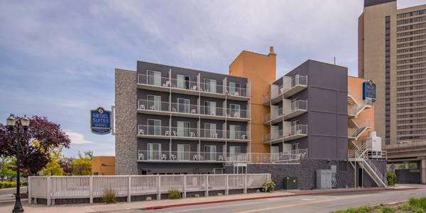 New flat-screen TVs, In the heart of downtown 1