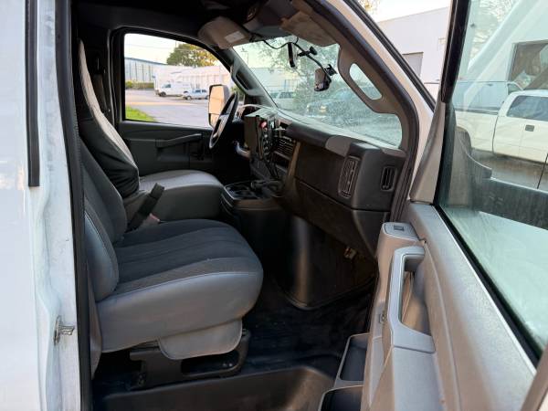 2016 Chevrolet 4500 cutaway 20 - Photo 11