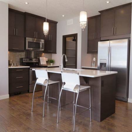 $2,550 / 2br - 2/hab 1/ba, Portabicicletas, Piscina (6425 Reseda Blvd, Reseda, CA)63700958347393124
