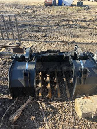 Manure grapple 70 in 1