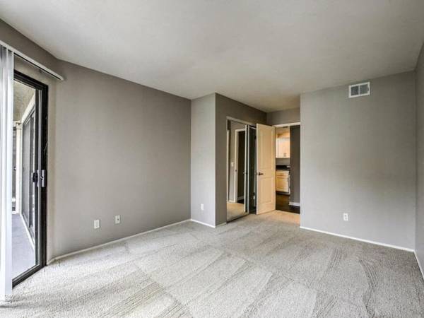 Gorgeous 1 BR Apartment! Steps from Pool, Gym & Beaches 1