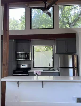 $2,600 / 1br - 800ft2 - LOVELL AVENUE LOOP SERENE 1 BEDROOM (mill valley)63695878105473121