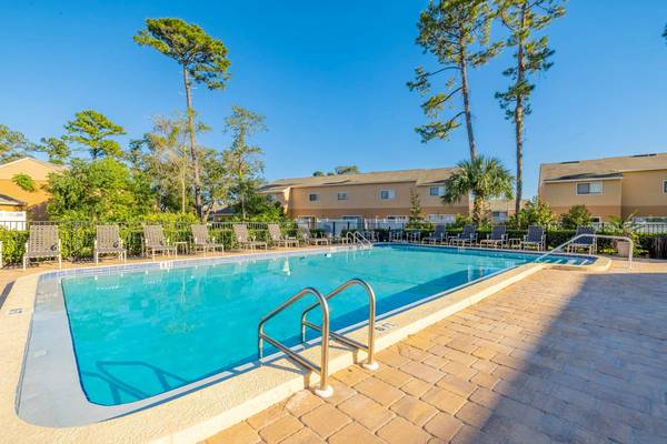 $1,409 / 2br - 1150ft2 - In-Unit Laundry, Located in Orange Park, 2/bd 5/ba64005272166403120