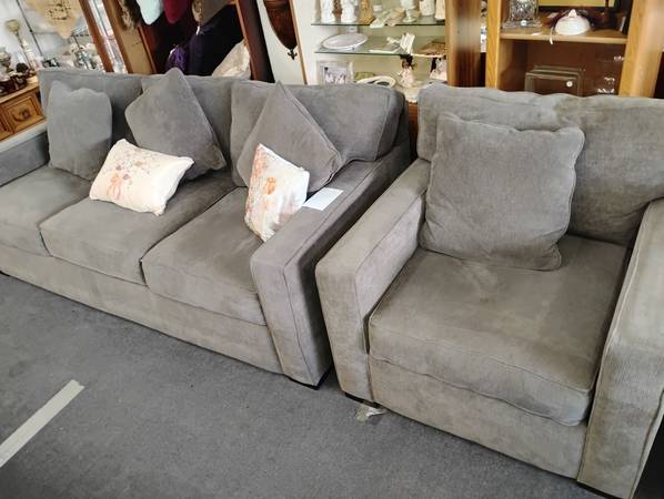Sofa and matching Armchair - Sofá y sillón 1
