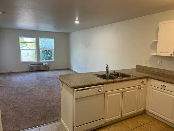 $1,599 / 2br - 995ft2 - 2 Dormitorios 2 Baños ~ $1599, UN MES GRATIS (según calificación) (Vancouver)63831398371587123
