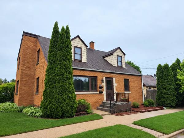Private north side upper unit 1