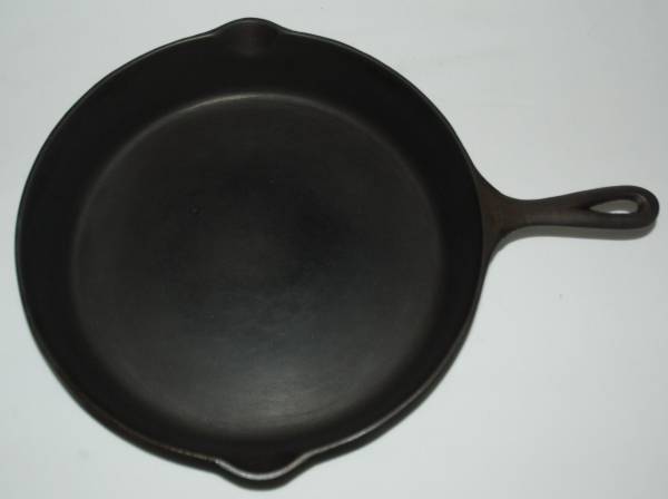 Pre 1960's 3-Notch #10 E Lodge Cast Iron Skillet. Restored/Seasoned 1