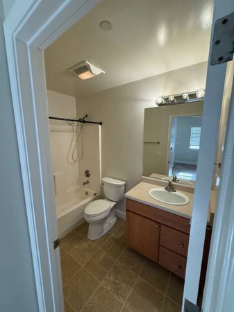 $1,950 / 1br - Available Now! Private coastal 1 bedroom 1 bath64009502169986124