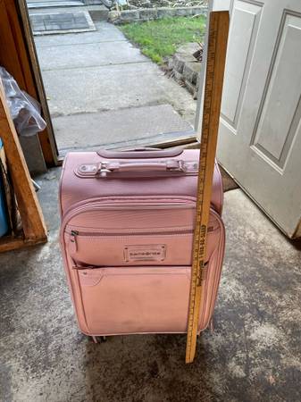 Samsonite suitcase 1