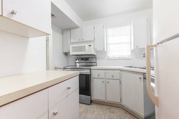 $115,000 / 2br - 819ft2 - Let's Make a Deal🏡Updated Riverside Second Floor 2/1 Condo (Monterey Yacht & Country Club)63867159026049124