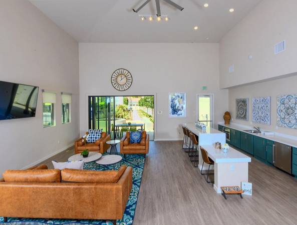 $2,595 / 1br - Spacious 1B Apartment + Clubhouse with Wi-Fi + Secure Package Locker (Vista)64037217927682123