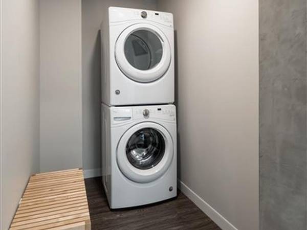 $4,789 / 2br - 1173ft2 - Comunidad con Perros Bienvenidos con Parque Canino en el Sitio, Balcón/Patio (Downtown Oceanside)63663736861187124