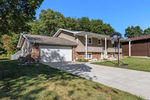 $1 / 4br - 2256ft2 - File 6542   4 bedroom 2 bath home ready for the holidays (Portage)64041642108546120