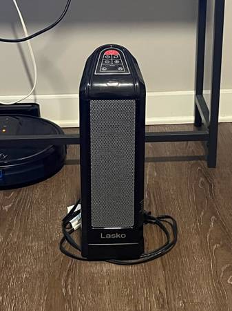 Lasko Digital Ceramic Tower With Remote Control 1