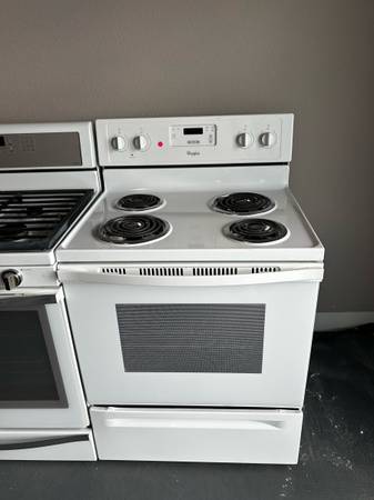 Whirlpool electric stove 1