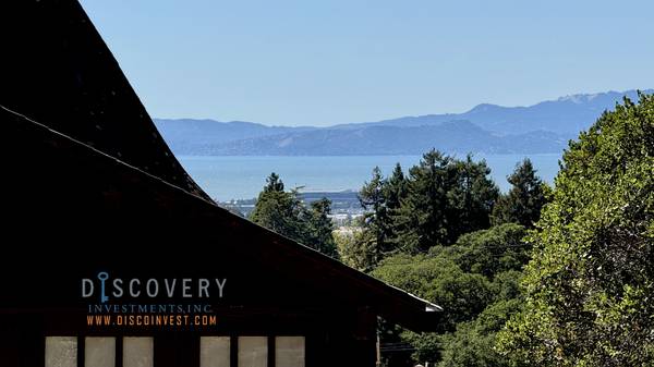 $2,300 / 500ft2 - Furnished North Berkeley In-Law Apartment with Private Deck (berkeley)63785477018627121