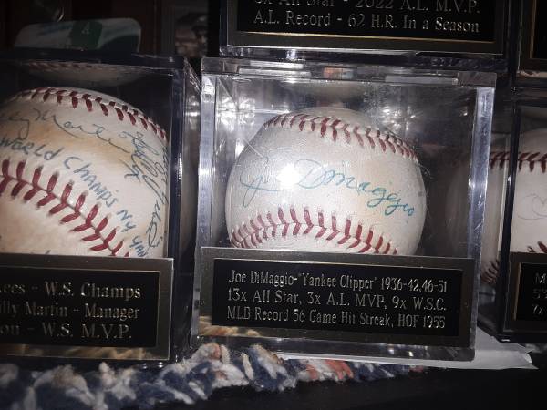 Joe DiMaggio signed baseball 1