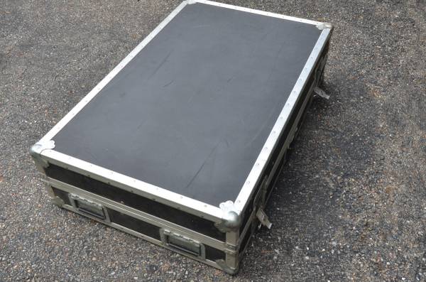 Large Road Case, needs new foam lining 1